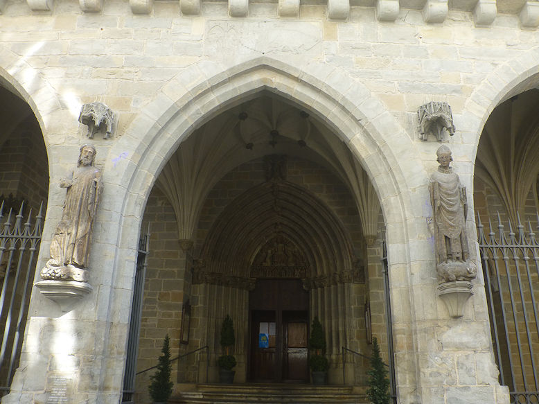 Iglesia de San Saturnino porch