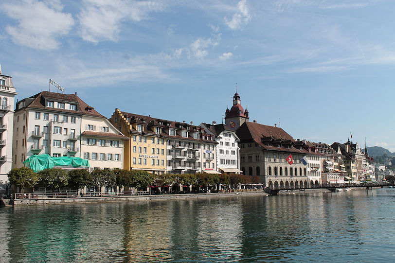 Reuss bank & Altes Rathaus