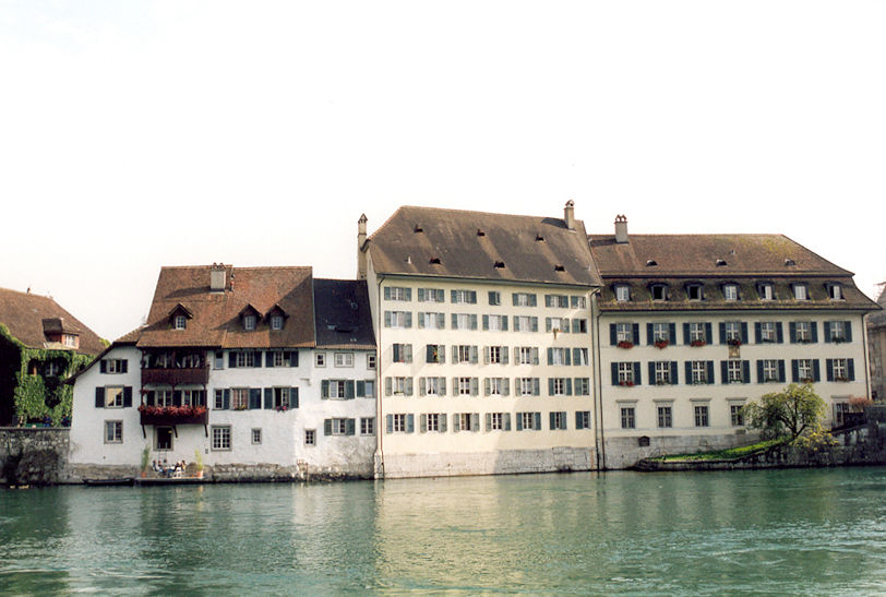 Aare by Wengibrücke with Bürgerhaus on the right
